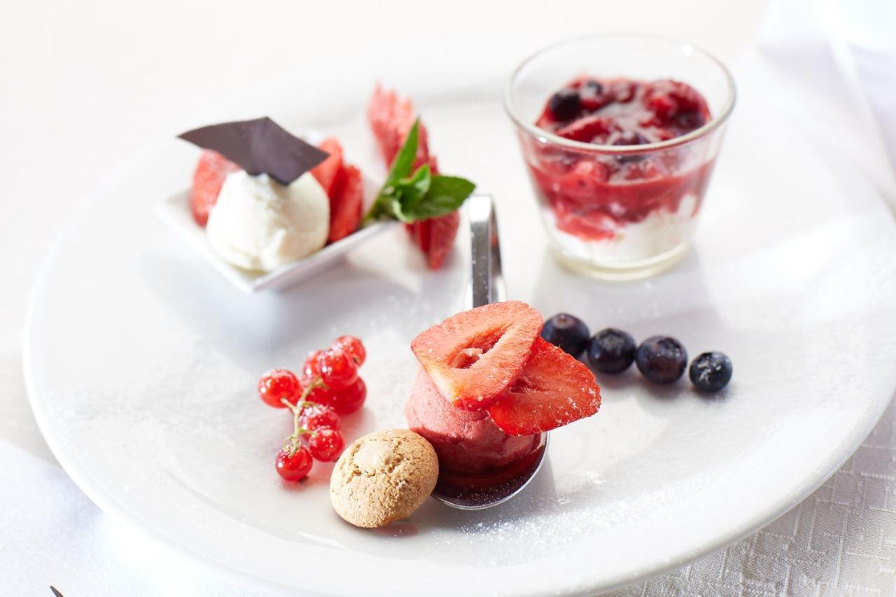 Wander- & Wellnesshotel Naegele โฮเคนชวันด์ ภายนอก รูปภาพ