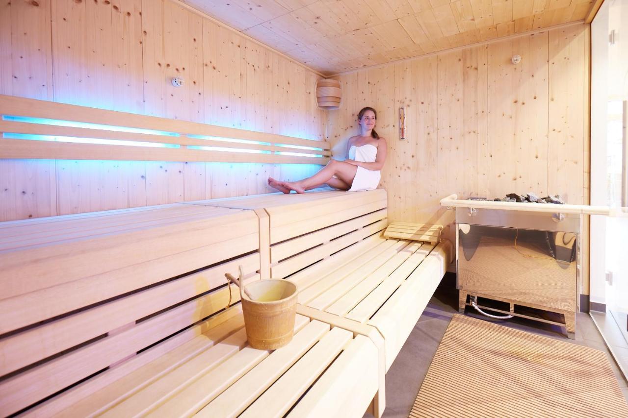Wander- & Wellnesshotel Naegele โฮเคนชวันด์ ภายนอก รูปภาพ