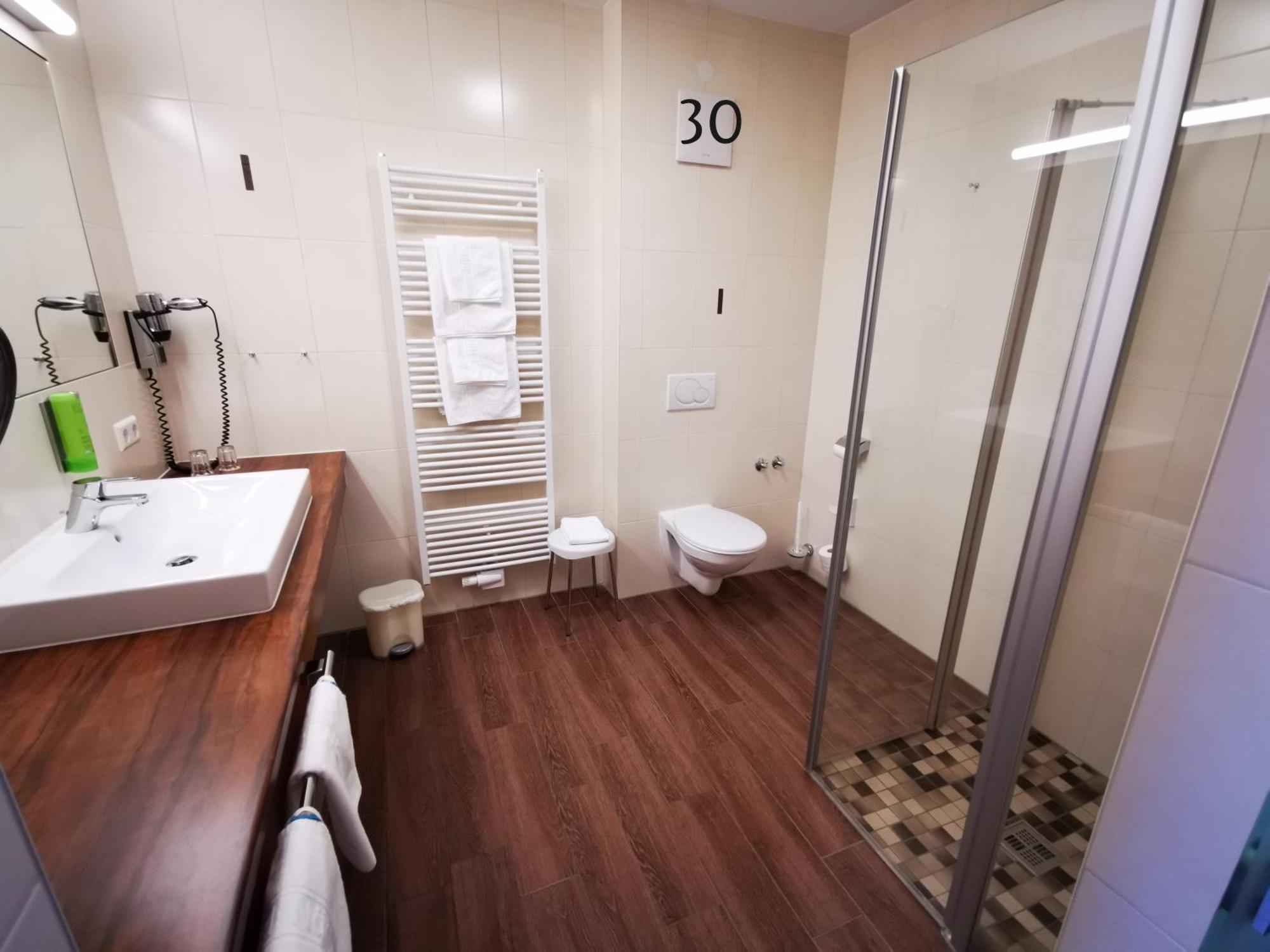 Wander- & Wellnesshotel Naegele โฮเคนชวันด์ ภายนอก รูปภาพ