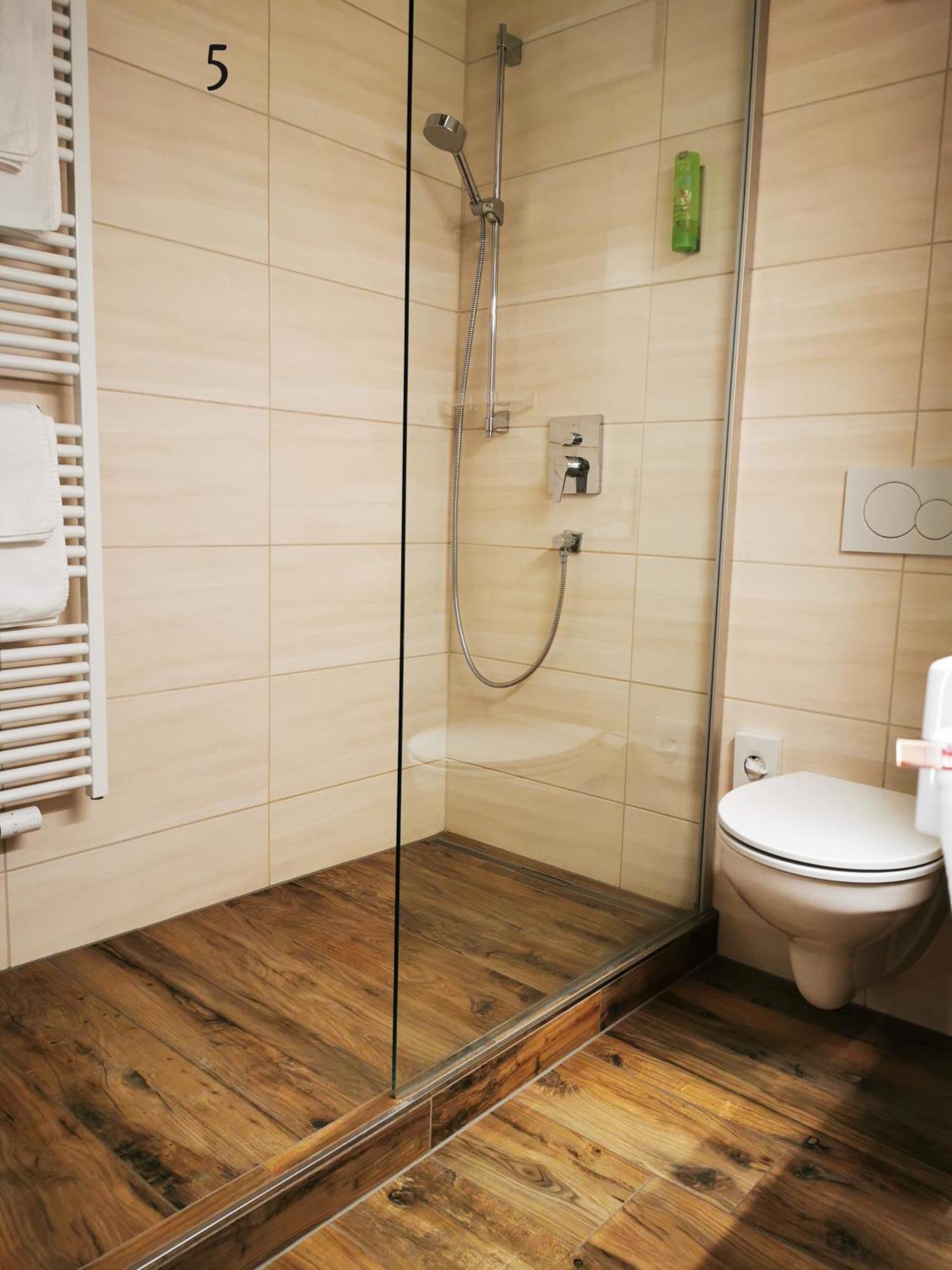 Wander- & Wellnesshotel Naegele โฮเคนชวันด์ ภายนอก รูปภาพ