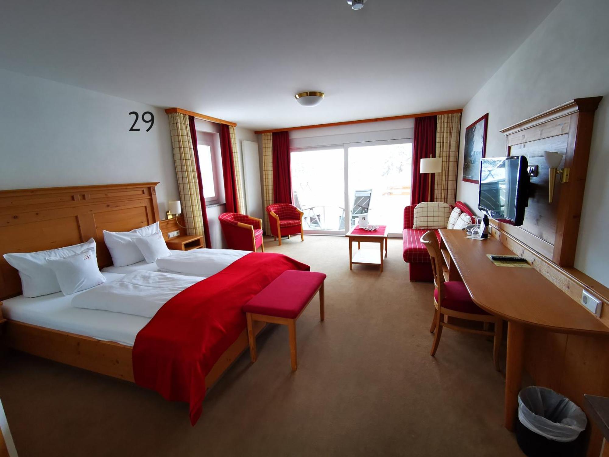 Wander- & Wellnesshotel Naegele โฮเคนชวันด์ ภายนอก รูปภาพ